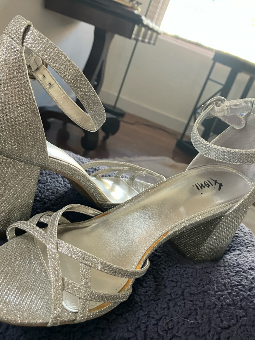 FIONI Clothing Shimmery Silver Crisscross Block Heel Sandals with Ankle Strap